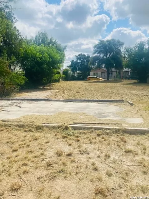787 E Webster St, Eagle Pass, TX 78852 photo 12