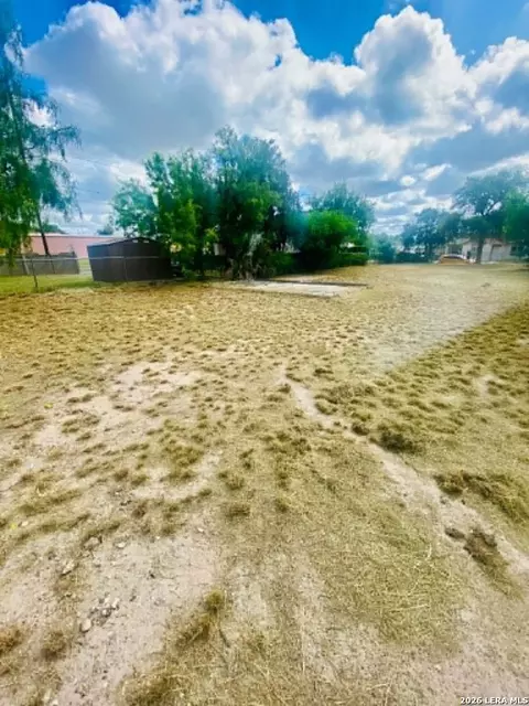 787 E Webster St, Eagle Pass, TX 78852 photo 7
