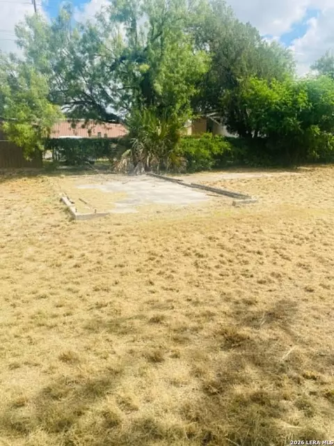 787 E Webster St, Eagle Pass, TX 78852 photo 10