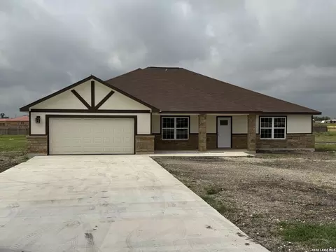 472 County Rd 679, Natalia, TX 78059
