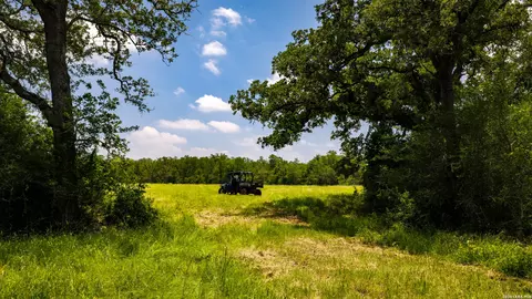 275 Fm 1104, Kingsbury, TX 78638