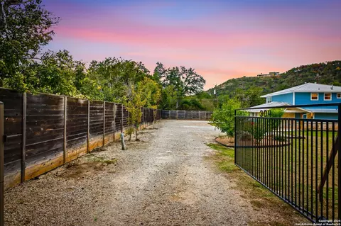 304 Hub Dr, Wimberley, TX 78676