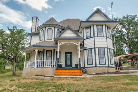9052 Us Highway 181 N, Floresville, TX 78114