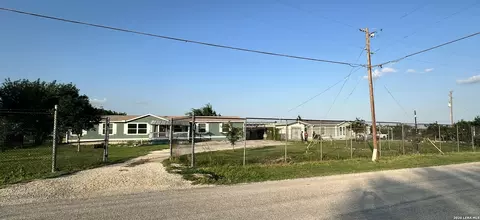 162 Sassman Rd, Marion, TX 78124