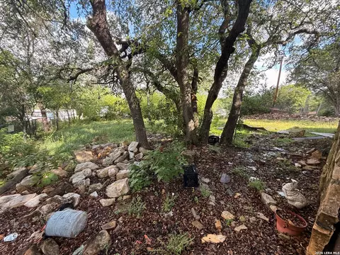 626 La Cresta Dr, Canyon Lake, TX 78133