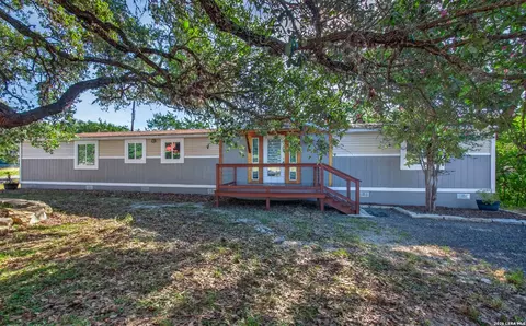 1265 Arcadia Dr, Canyon Lake, TX 78133