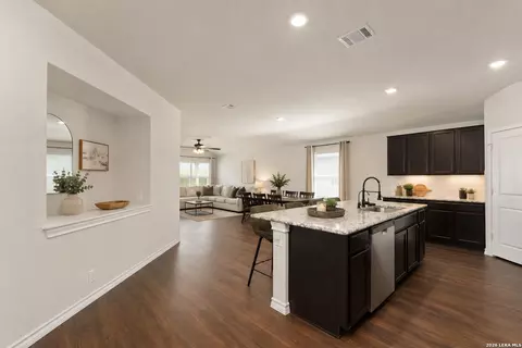 808 Red Riv, Cibolo, TX 78108