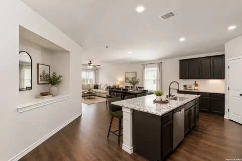 808 Red Riv, Cibolo, TX 78108