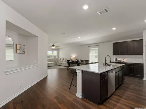 808 Red Riv, Cibolo, TX 78108