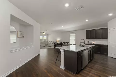 808 Red Riv, Cibolo, TX 78108