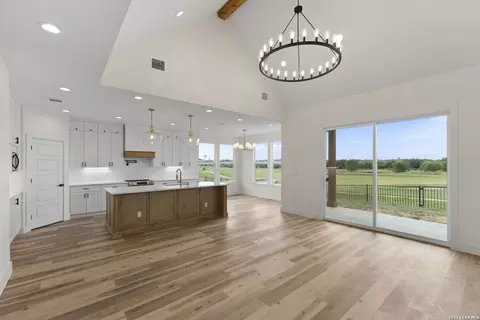 165 Whitewing Way, Floresville, TX 78114
