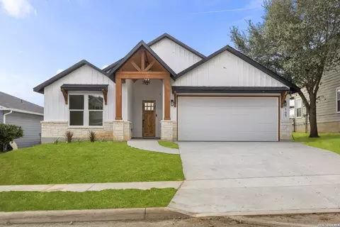 165 Whitewing Way, Floresville, TX 78114