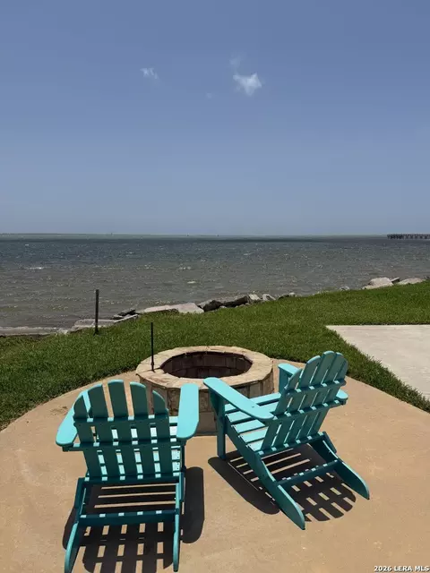 101 Caribbean Dr, Corpus Christi, TX 78418