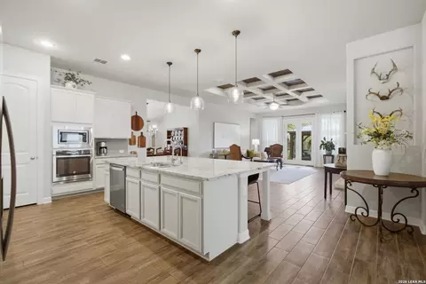 432 Whistlers Way, Spring Branch, TX 78070