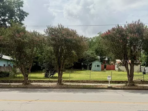 612 E Common St, New Braunfels, TX 78130