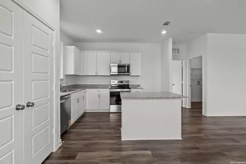 Kitchen - 1223 Toro Playa, Converse, TX 78109 photo 3 of 6