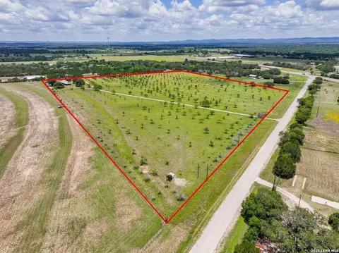 292 Old Loop 173, Bandera, TX 78003