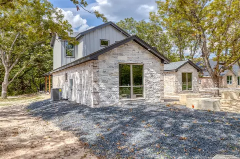 Exterior - 422 Red Wright Rd, Leakey, TX 78873 photo 4 of 18