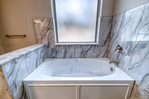 Bath - 422 Red Wright Rd, Leakey, TX 78873 photo 6 of 11