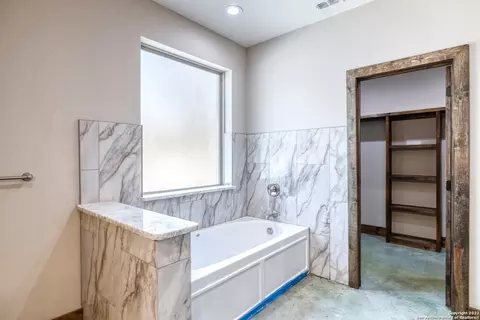 Bath - 422 Red Wright Rd, Leakey, TX 78873 photo 4 of 11