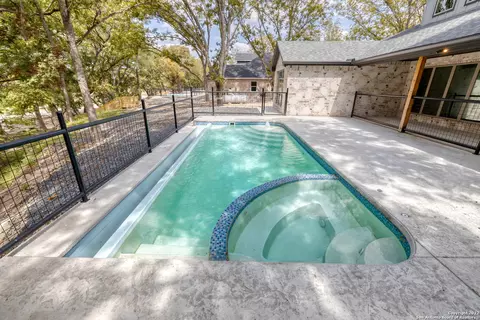 Exterior - 422 Red Wright Rd, Leakey, TX 78873 photo 6 of 18