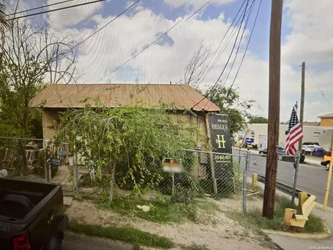 199 Ceylon St, Eagle Pass, TX 78852 photo 3