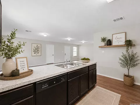 Kitchen - 4714 Everett Loop, Converse, TX 78109 photo 4 of 4