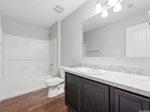 Bath - 4714 Everett Loop, Converse, TX 78109 photo 3 of 3