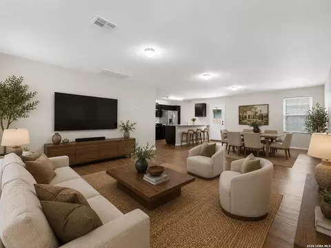 Living - 4714 Everett Loop, Converse, TX 78109 photo 3 of 5