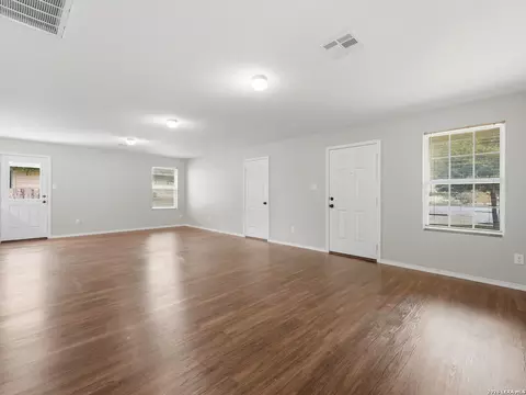 Living - 4714 Everett Loop, Converse, TX 78109 photo 5 of 5
