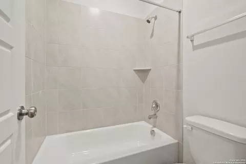 Bath - 3215 Katzer Ln, Converse, TX 78109 photo 2 of 3