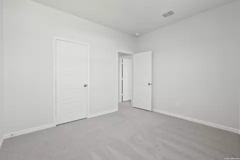 Bedroom - 11107 Luckenbach Loop, Converse, TX 78109 photo 6 of 8