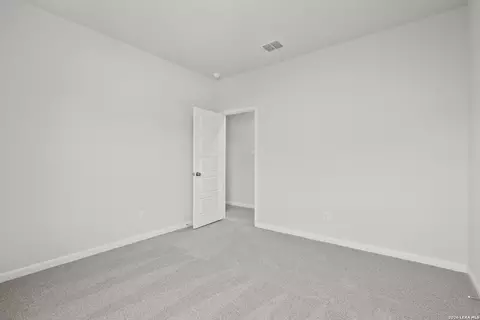 Bedroom - 11107 Luckenbach Loop, Converse, TX 78109 photo 4 of 8