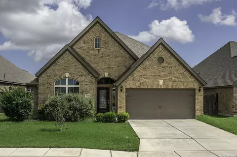 2016 Glen Holw, Seguin, TX 78155