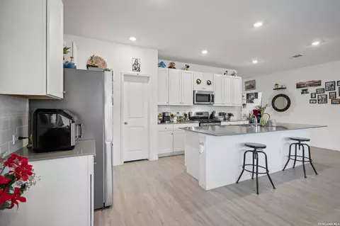 Kitchen - 5931 Draw Loop, Bulverde, TX 78163 photo 4 of 4