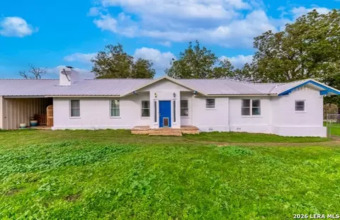 2702 Blue Creek Rd, La Vernia, TX 78121