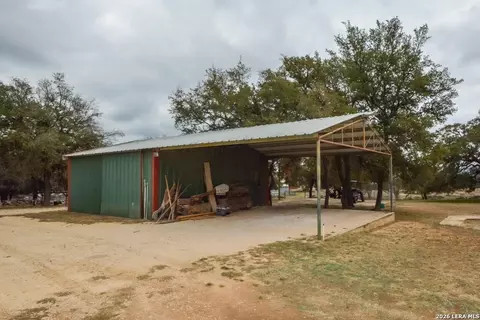 Exterior - 984 County Road 357, Utopia, TX 78884 photo 6 of 10