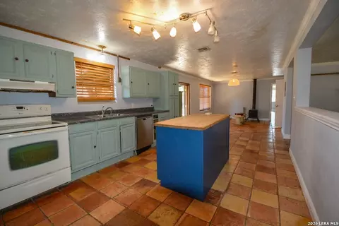 Kitchen - 984 County Road 357, Utopia, TX 78884 photo 1 of 2