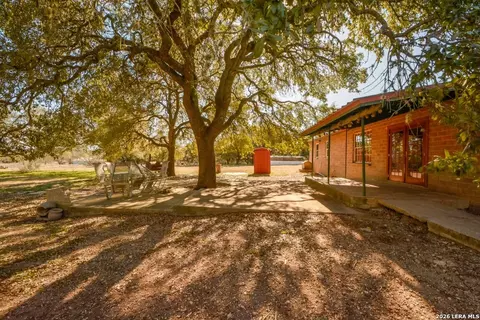 Exterior - 984 County Road 357, Utopia, TX 78884 photo 2 of 10