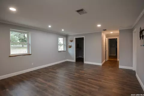 Living - 984 County Road 357, Utopia, TX 78884 photo 4 of 5