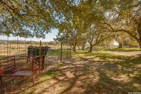Exterior - 984 County Road 357, Utopia, TX 78884 photo 4 of 10