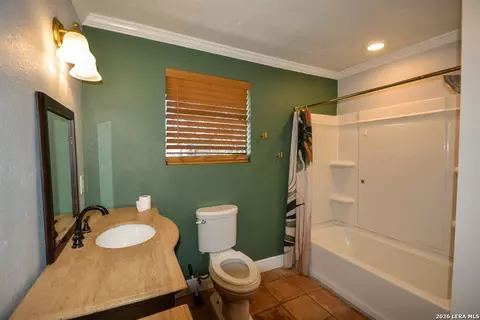 Bath - 984 County Road 357, Utopia, TX 78884 photo 2 of 2