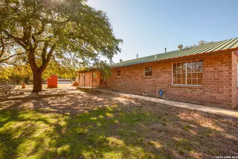 Exterior - 984 County Road 357, Utopia, TX 78884 photo 3 of 10