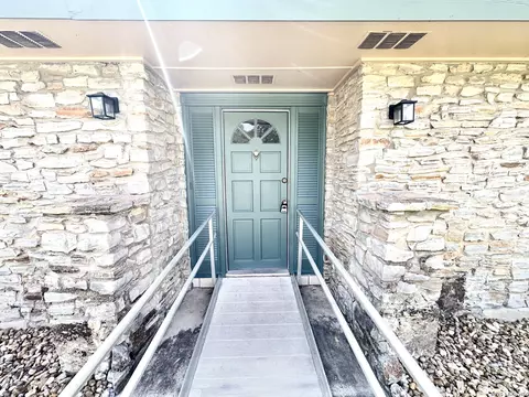 7019 Forest Moss St, San Antonio, TX 78240