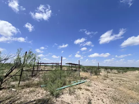 Exterior - 347 Sundown Trl, Eagle Pass, TX 78852 photo 4 of 4