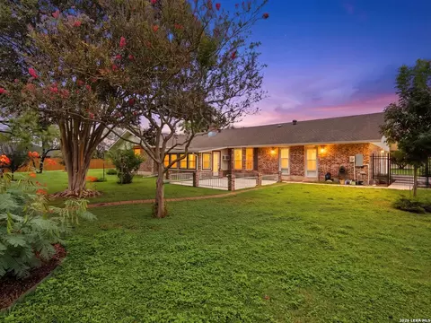 2402 Welsch Ln, New Braunfels, TX 78132