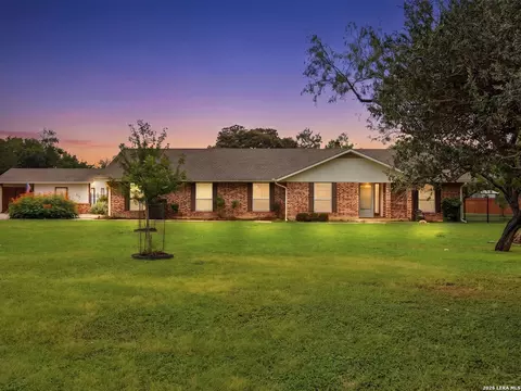 2402 Welsch Ln, New Braunfels, TX 78132