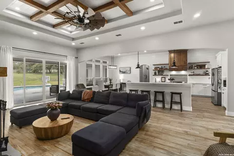 121 N Tranquility Dr, La Vernia, TX 78121