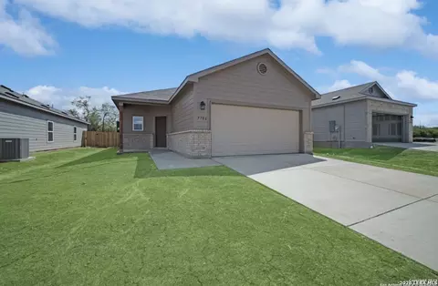7706 Stud Dr, Elmendorf, TX 78112