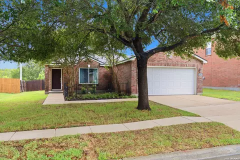 11015 Forest Pass Ct, Live Oak, TX 78233